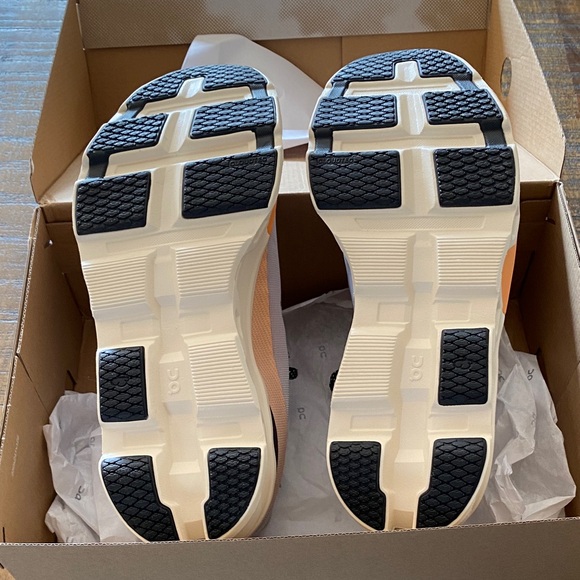 On Running Shoes in Light Gray and Orange - Picture 4 of 6